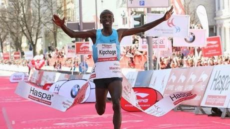Risultati Maratona di Londra 2015, vince a sorpresa Eliud Kipchoge