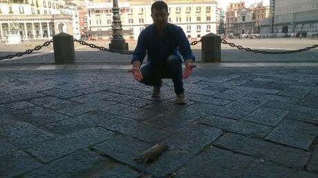 piazza del plebiscito pattumiera con topi morti a  terra