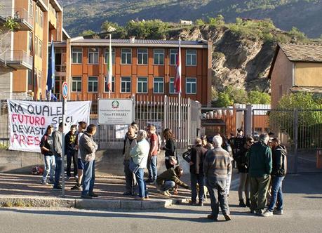 In Valsusa per entrare a scuola devi mostrare i documenti