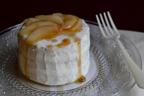 Pan di Spagna crema di pecorino e pere caramellate