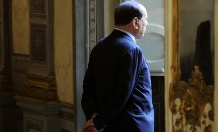 Nemmeno due mesi fa Berlusconi alleggeriva la sua quota i...