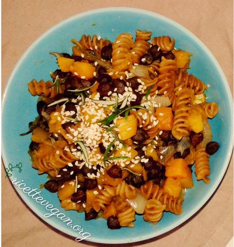 ricettevegan.org - fusilli integrali con zucca e ceci neri