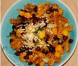 ricettevegan.org - fusilli integrali con zucca e ceci neri