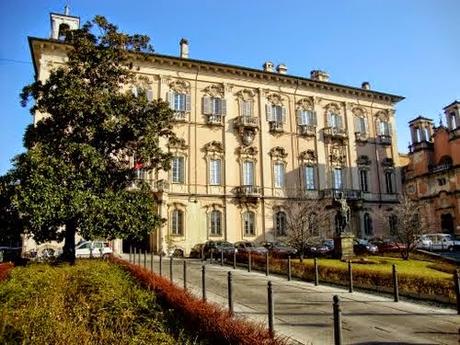 PAVIA. Dura protesta degli operatori sociali di corso Garibaldi che chiedono chiarimenti: sono “offesi e svalutati”.