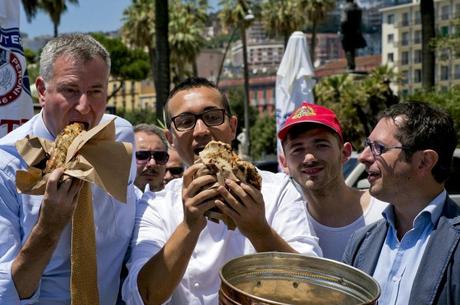 Bill de Blasio sul Lungomare di Napoli