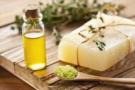 Usi cosmetici dell'olio di oliva: struccante, peeling, scrub e maschera viso - parte prima