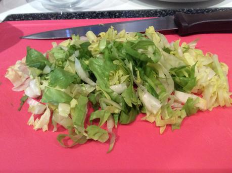 CROSTONI CON MAIONESE AL LIMONE E BASILICO, GAMBERI E FOGLIE DI CAPPERI MARINATE