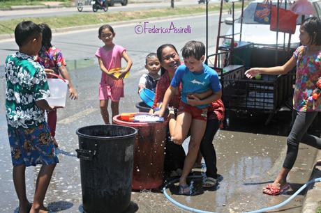 Perfettamente integrati nel Songkran 2015!