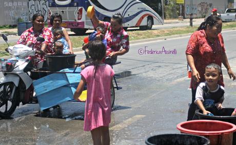 Perfettamente integrati nel Songkran 2015!