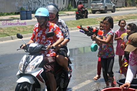 Perfettamente integrati nel Songkran 2015!