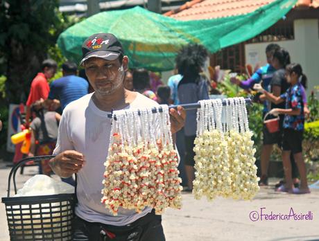 Perfettamente integrati nel Songkran 2015!