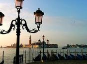 Venezia all’alba: donna bella risveglio