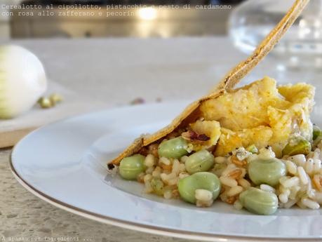 Cerealotto al cipollotto, pistacchio e pesto di cardamomo con rosa allo zafferano e pecorino, per un vecchio concorso