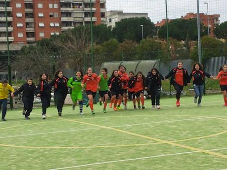 Casal Torraccia, il saluto a fine gara delle giovanissime calcio a 5 femminile 2014-2015