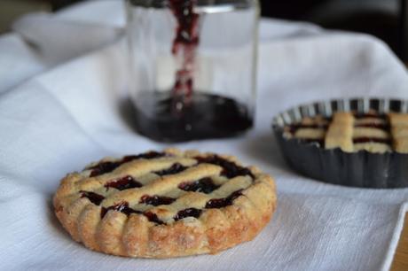 Crostata con marmellata di more