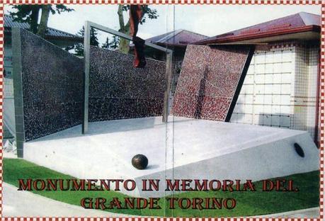 Un monumento per il Grande Torino nel Cimitero Monumentale Immagine di Renzo Perret, tratta dal sito www.ebay.it