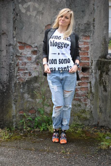 outfit jeans e tacchi outfit boyfriend ripped jeans outfit tshirt outfit giacca nera mariafelicia magno colorblock by felym mariafelicia magno fashion blogger outfit primaverili donna jeans e tacchi tshirt happiness giacca reverse nera sandali etnici come abbianre la giacca nera come abbinare i boyfirend jeans abbianmenti boyfriend jeans pimkie blogger italiane di moda milano fashion blog italiani ragazze bionde girl italian girl fashion bloggers italy how to wear boyfriend ripped jeans black blazer jeans and heels blondie girls fashion bloggers italy