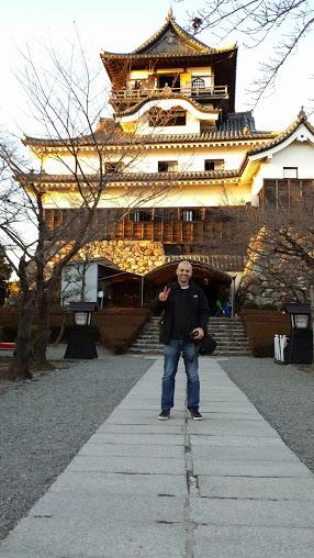 Davanti al castello di Inuyama, foto di Patrick Colgan 2015