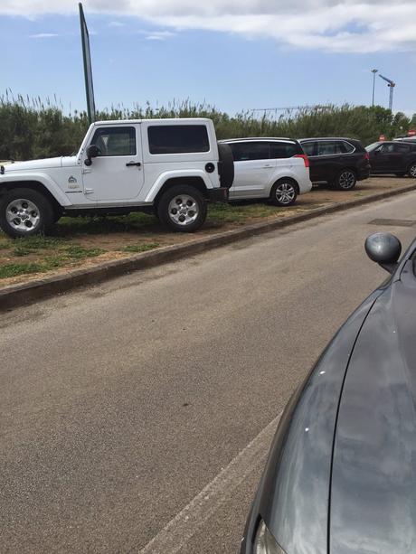 Parcheggio di Tor Vergata. Il grande reportage in 40 foto per una situazione completamente fuori controllo