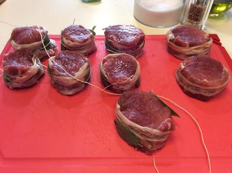 FILETTO DI MAIALE CON PANCETTA SALVIA E MELE CARAMELLATE