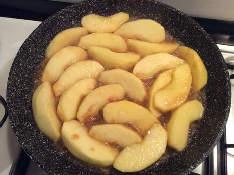 FILETTO DI MAIALE CON PANCETTA SALVIA E MELE CARAMELLATE