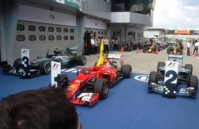 Ferrari-Mercedes-GP-Malesia-2015
