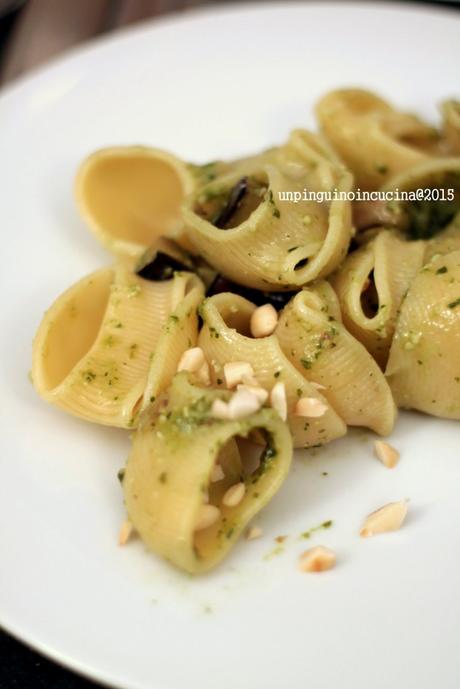 conchiglioni-pesto-melanzane-e-mandorle