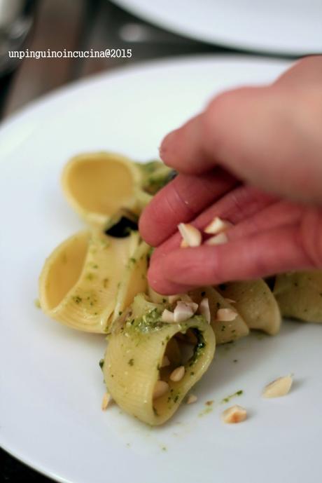 conchiglioni-pesto-melanzane-e-mandorle