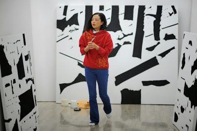 Un opera di 12 metri dell'artista cinese Zhang Hong Mei alla Biennale di Venezia