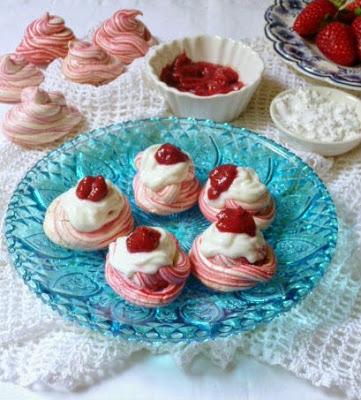 meringhe con yogurt e fragole