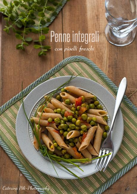 Penne integrali con piselli freschi