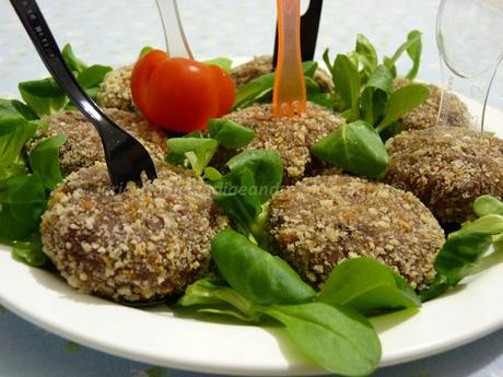 Polpette con radicchio, patate e noci