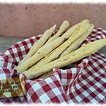 Ricette con pasta madre: i grissini al curry e idee menu per servirli