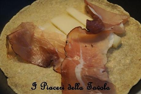 Crepes salate integrali con speck e mirtilli rossi