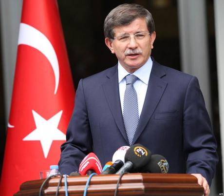 IL “senso dell umorismo” del premier Davutoglu.