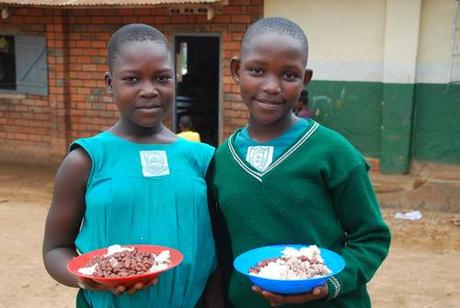 Bimbe_con_pasto_caldo