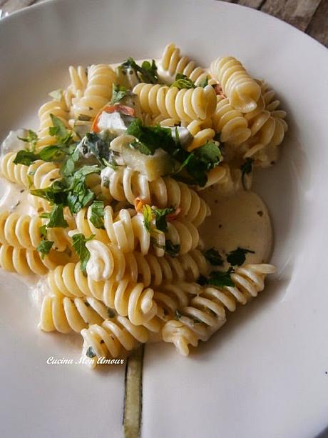 Pasta con Zucchine Pomodorini Datterini e Crema di Formaggio