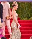 Met Gala 2015, i look più belli da Anne Hathaway ad Amal Clooney Met Gala 2015, i look più belli