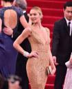 Met Gala 2015, i look più belli da Anne Hathaway ad Amal Clooney Met Gala 2015, i look più belli