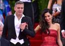 Met Gala 2015, i look più belli da Anne Hathaway ad Amal Clooney Met Gala 2015, i look più belli