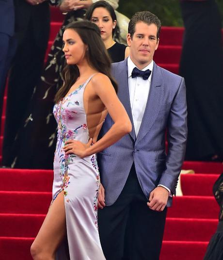 Met Gala 2015, i look più belli da Anne Hathaway ad Amal Clooney Met Gala 2015, i look più belli