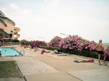 FOTOGRAFIA: Shane Lynam | La costa francese 50 anni dopo