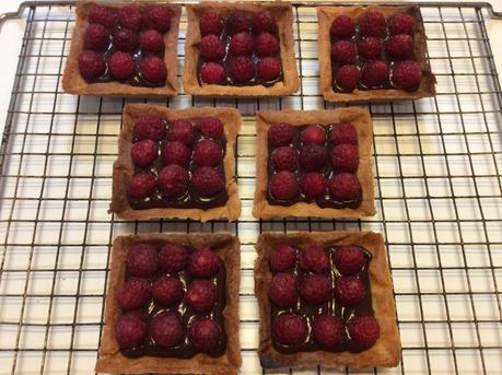 CROSTATINE CON GANACHE AL CIOCCOLATO E LAMPONI RICETTA DI DAVIDE COMASCHI