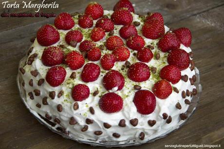 Torta Margherita con macedonia di fragole e panna senza glutine