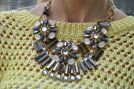 collana majique maglione giallo necklace majique london mariafelicia magno fashion blogger colorblock by felym mariafelicia magno fashion blogger blog di moda blogger italiane di moda blogger di moda milano  fashion bloggers italy