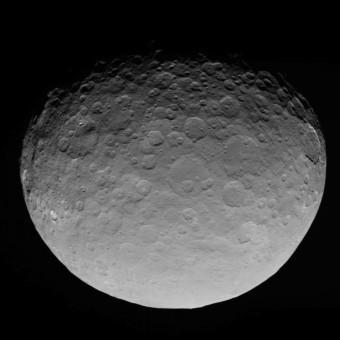 I C Ceres Questa immagine è un fotogramma del filmato realizzato da Dawn a Cerere il 4 Maggio 2015, dall'orbita RC3, da una distanza di 13600 Km dalla superficie del pianeta nano. Crediti: NASA/JPL-Caltech/UCLA/MPS/DLR/IDA