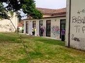 Ieri tagliavano l'erba, oggi tinteggiano, domani mangia