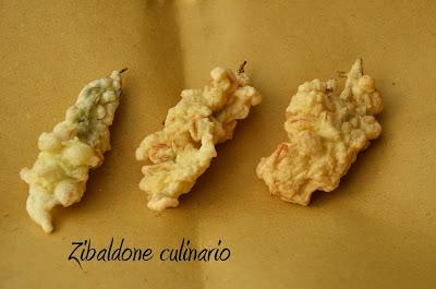 Tempura di fiori d'acacia e verdura