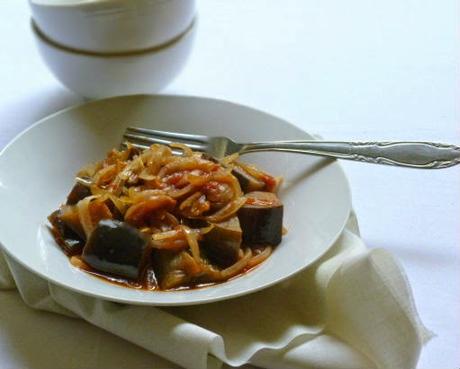 melanzane fritte e condite con sugo di cipolle