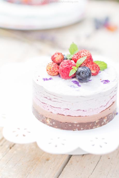 Cheesecake Raw al Cocco con Frutti di bosco e Lavanda | Vegan  & Gluten Free